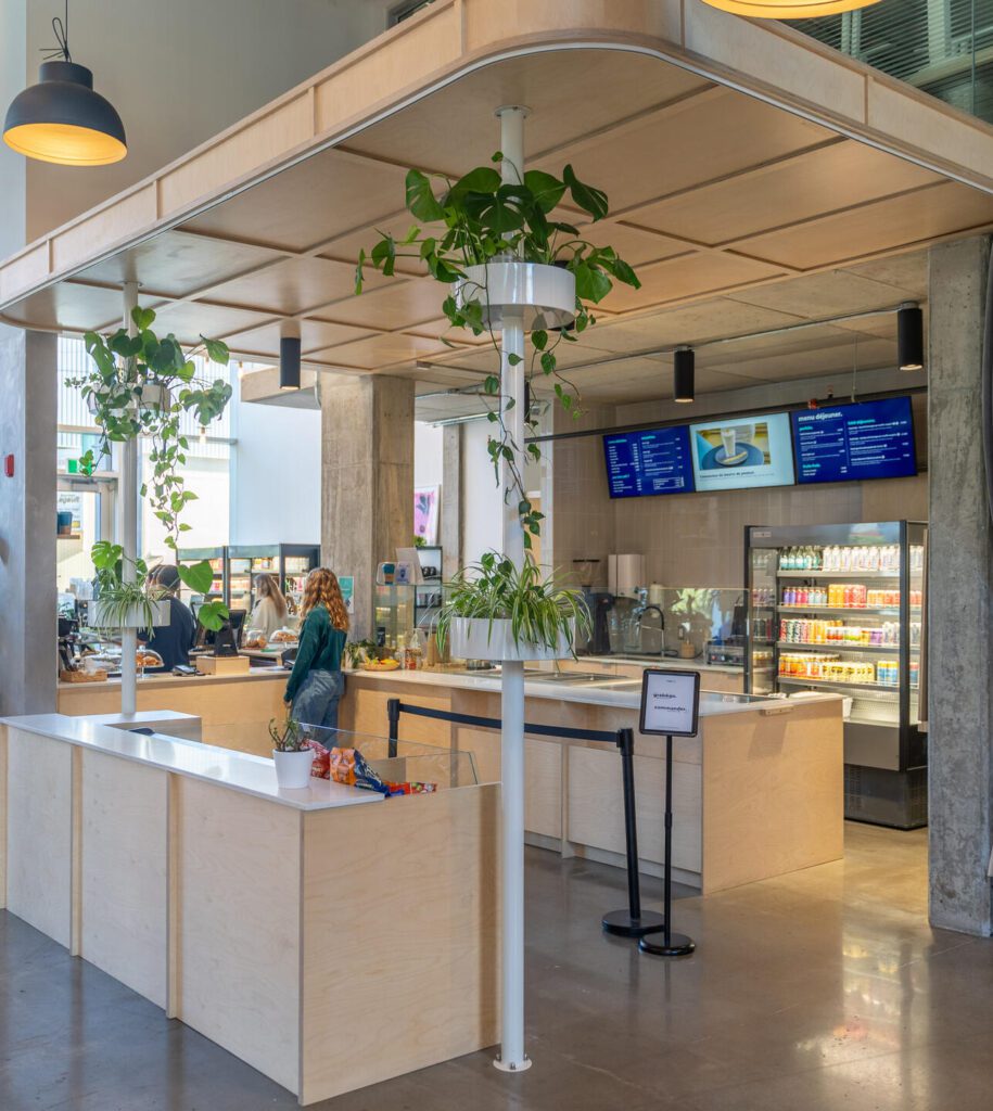 Espace café de l'Espace Waverly situé dans le quartier Mile End de Montréal