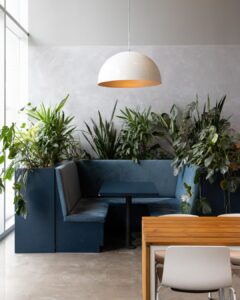 Espace cafétéria de type lounge de l'Espace Waverly situé dans le quartier Mile End de Montréal. Parfait pour les événements corporatif à Montréal