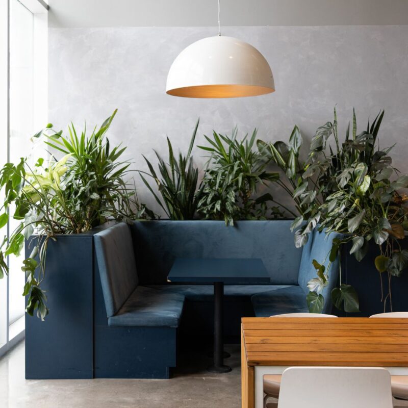 Espace cafétéria de type lounge de l'Espace Waverly situé dans le quartier Mile End de Montréal. Parfait pour les événements corporatif à Montréal