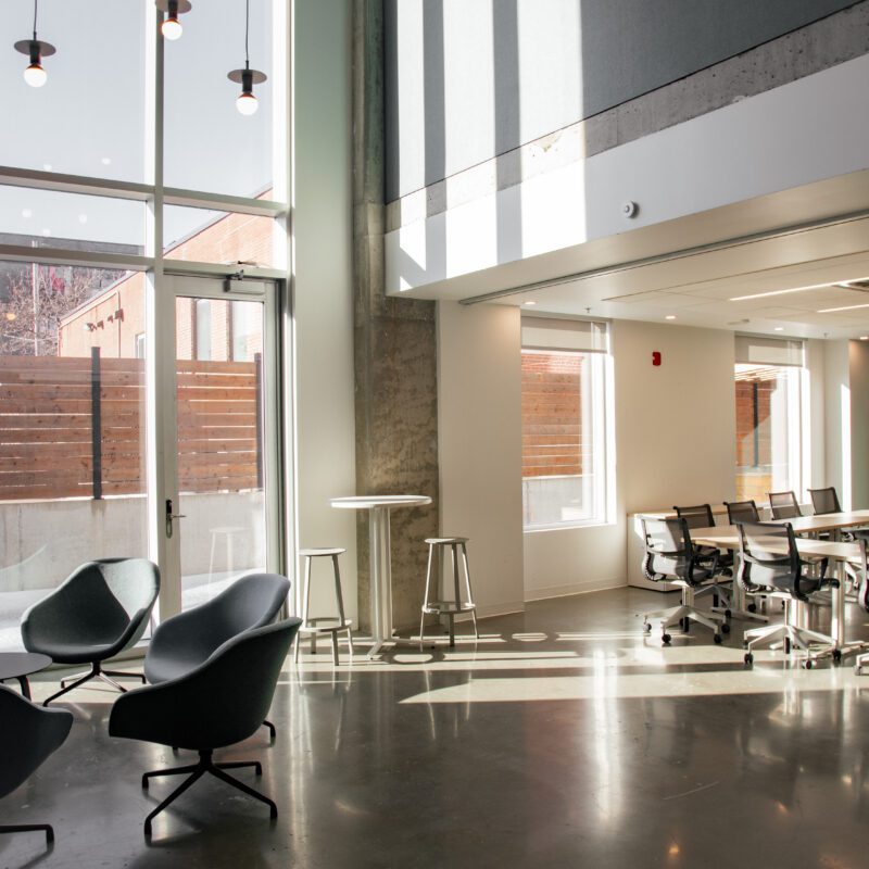 Espace événements de type boardroom de l'Espace Waverly situé dans le quartier Mile End de Montréal. Parfait pour les événements corporatif à Montréal