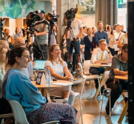 Espace Waverly's lounge-style cafeteria in Montreal's Mile End district. Perfect for corporate events in Montreal