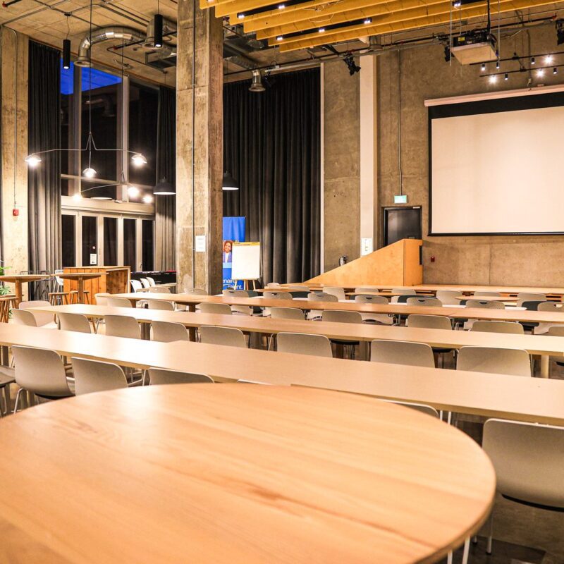 Meeting setup at Espaces Waverly